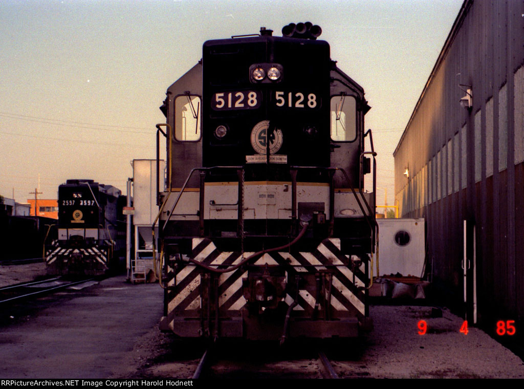 SOU 5128 & 2597 at the fuel racks